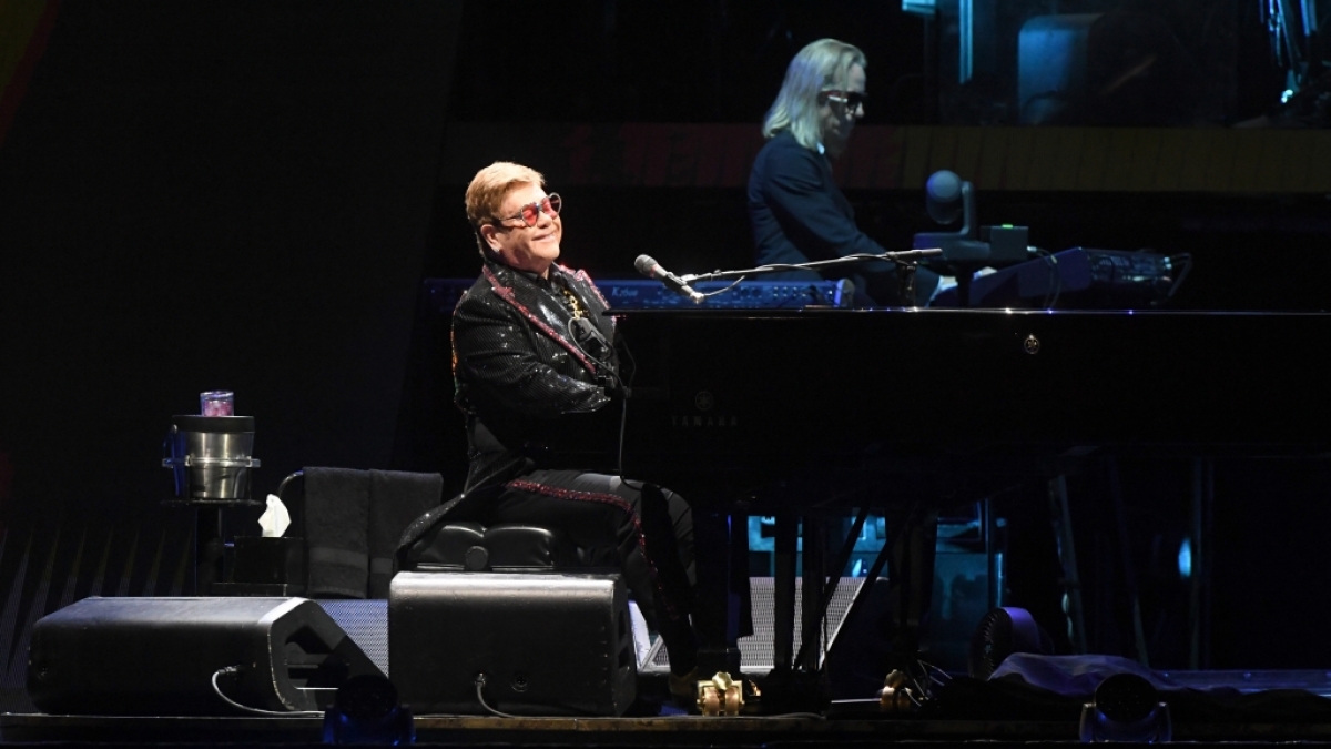 Elton John auf der B&uuml;hne. (Foto)