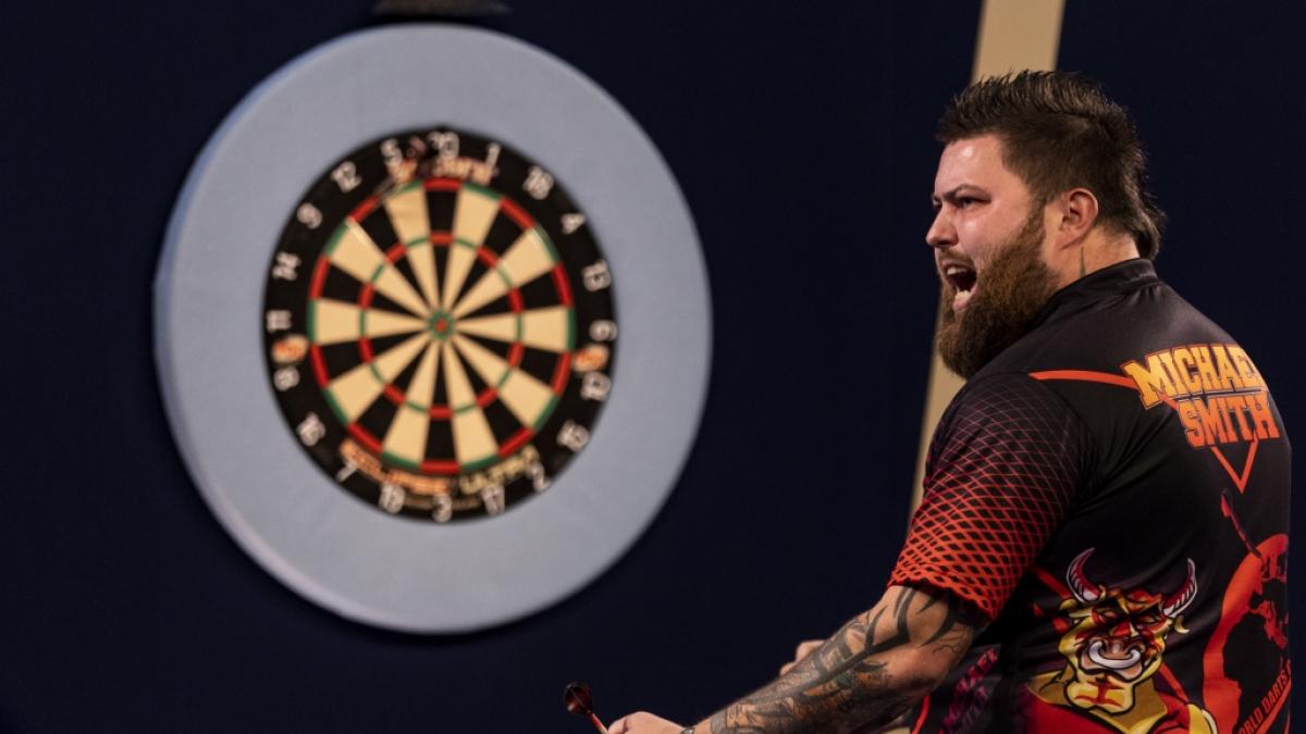 Michael Smith alias "The Bully Boy" geht als Titelverteidiger bei der Darts-WM 2024 ins Rennen. (Foto)