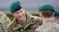 Prinz Harrys erzwungener Abschied von militärischen Würden hat bei dem Enkelsohn von Queen Elizabeth II. tiefe Spuren hinterlassen.