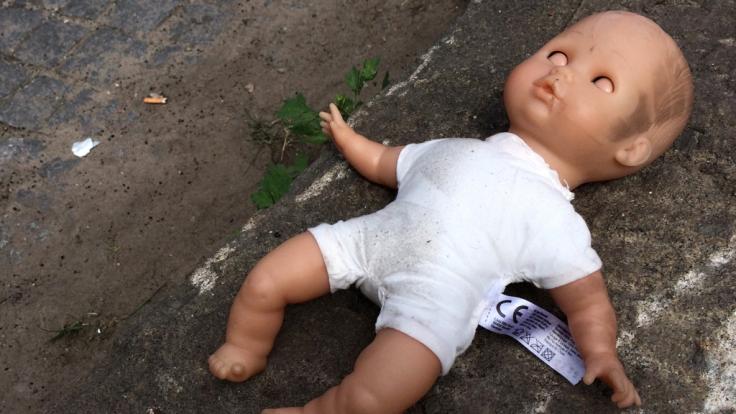 Eine abscheuliche Tat brachte einem kleinen Mädchen den Tod.