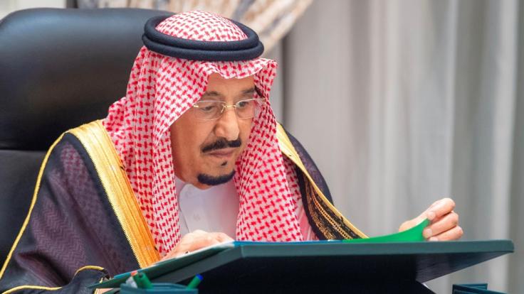 Der saudische König Salman (84) wurde wegen einer Gallenblasenentzündung ins Krankenhaus eingeliefert.