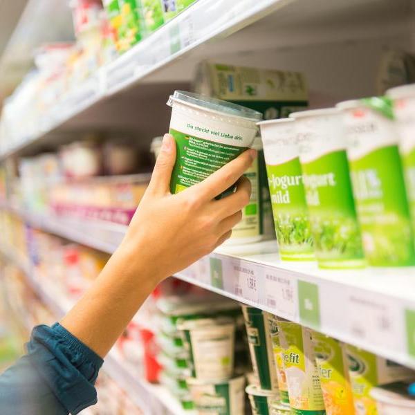 Ekel-Keime? So schneiden Naturjoghurts von Lidl und Aldi im Test ab