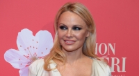 Pamela Anderson zeigt auf einem Instagram-Foto ihr funkelndes Schmuckstück.