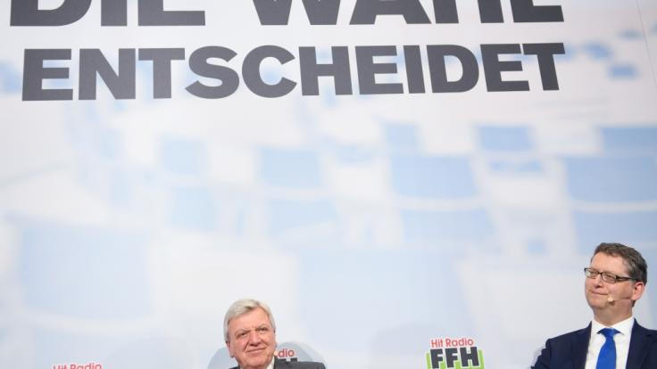Volker Bouffier (CDU, l), Ministerpräsident des Landes Hessen, und sein Herausforderer Thorsten Schäfer-Gümbel, Spitzenkandidat der SPD, vor der hessischen Landtagswahl am 28.10.2018.