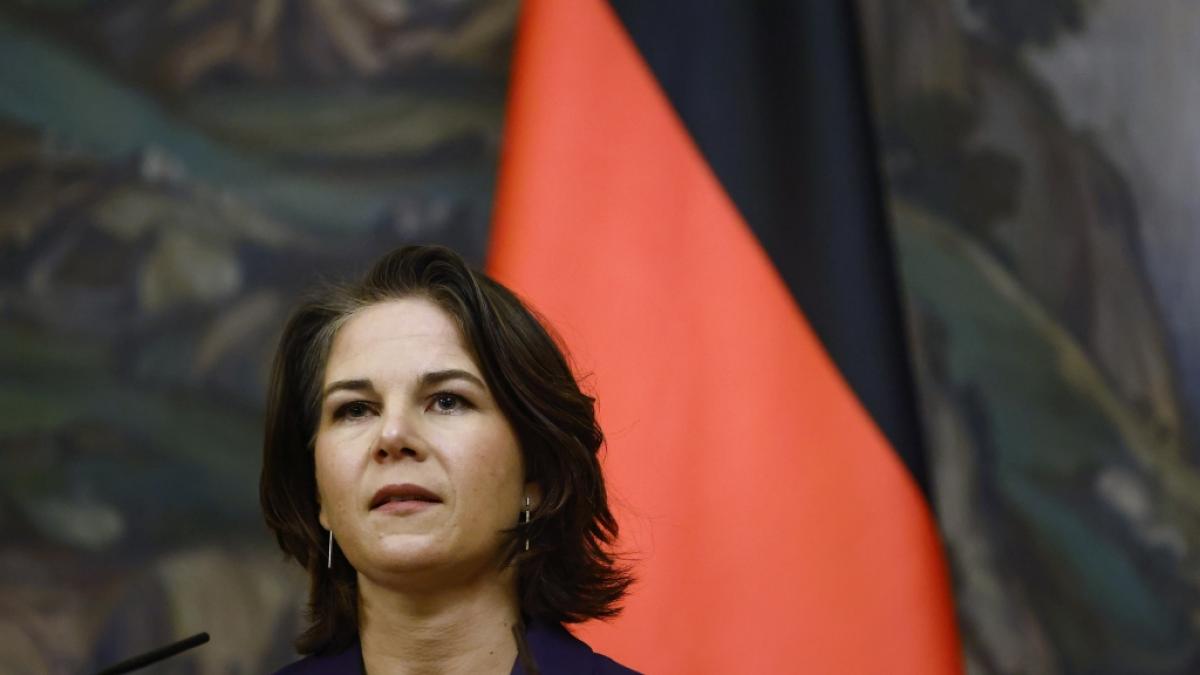 "Fressefreiheit": Annalena Baerbock verhaspelt sich in Russland. (Foto)