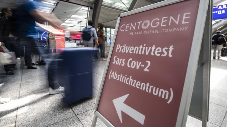 Wer aus Risikogebieten nach Deutschland einreist, muss bald einen Corona-Test machen lassen.