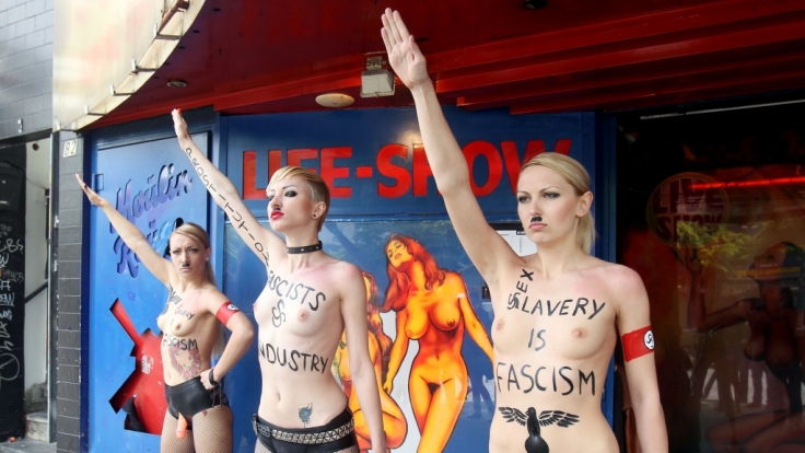 Viel nackte Haut und radikale Symbolik - das ist das Rezept von Femen.