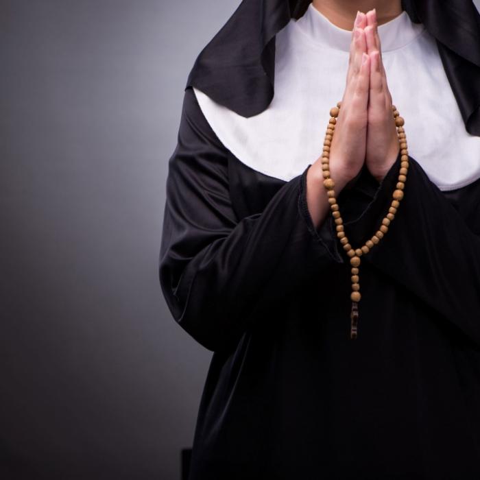 Nonnen brechen Corona-Regeln wegen Exorzismus-Kult