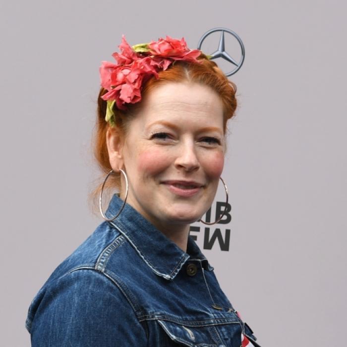 Zum 46. Geburtstag! Die schrillsten Looks der Backkönigin im Netz
