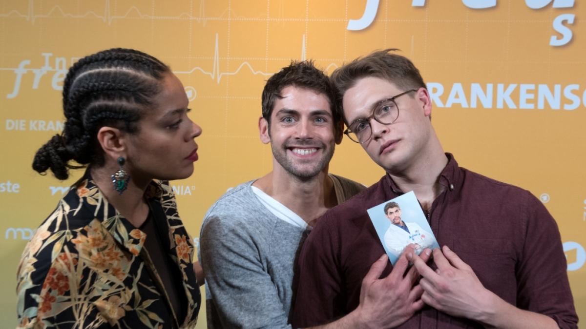 Luan Gummich (rechts) mit Roy Peter Link und Jane Chirwa. (Foto)