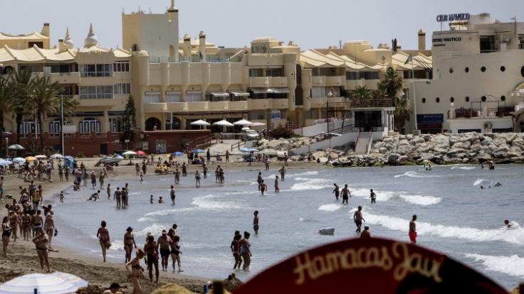 Ein Brite ist nach einem Balkon-Sturz an der Costa del Sol gestorben.