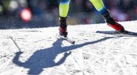 Der Schatten von Biathlet Anton Vidmar ist während der Biathlon-Weltmeisterschaft auf dem Schnee zu sehen (Symbolbild).