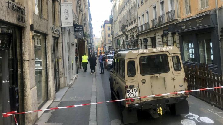 In der Innenstadt von Lyon (Frankreich) wurden bei einer Explosion mehrere Menschen verletzt.
