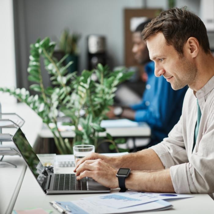 Wer viel mit Microsoft arbeitet, sollte jetzt handeln - denn der Konzern erhöht die Kosten für Abonnements.