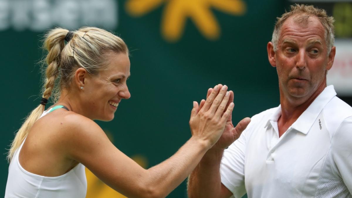 Thomas Muster klatscht mit Angelique Kerber ab bei der Champions Trophy zum ATP-Turnier Gerry Weber Open 2017. (Foto)