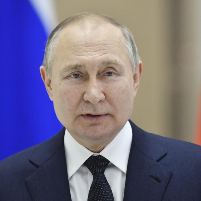 Schock-Video bei Twitter aufgetaucht! Putin-Soldat tritt auf Mine