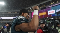Jalen Hurts triumphiert im Schnee.