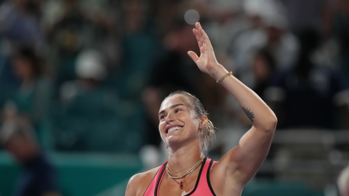 Aryna Sabalenka l&auml;chelt am Ende eines Viertelfinalspiels beim Tennisturnier Miami Open, am 25.03.2026. (Symbolbild) (Foto)