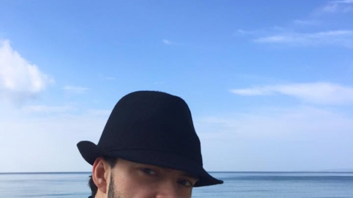 Ein privater Schnappschuss: Profit&auml;nzer Ilia Russo bei einem Strandausflug. (Foto)