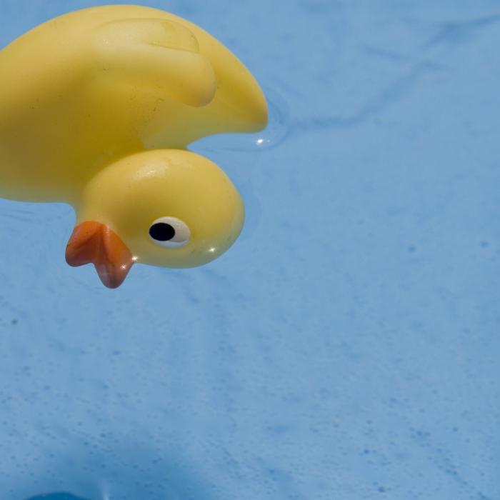 Mutter ertränkt ihre zwei Kinder (1 und 4 Jahre alt)