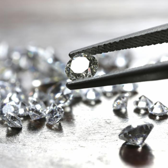 Geheimer Diamanten-Schmuggel finanziert Putins Kriegspläne