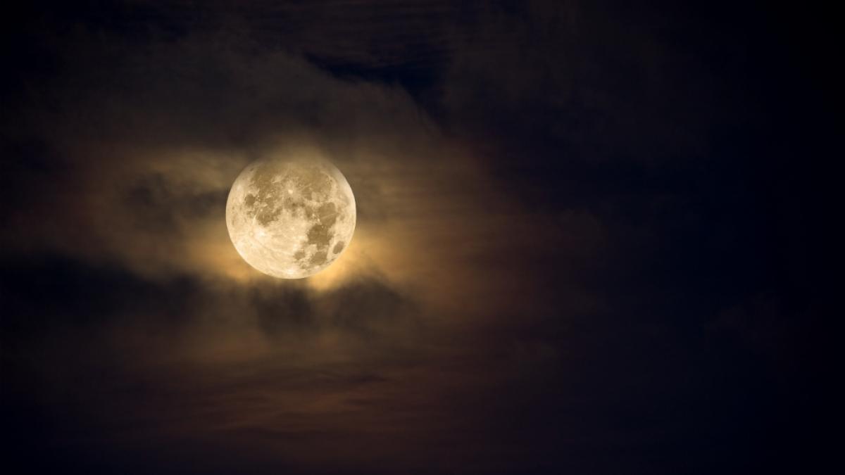 In der letzten und l&auml;ngsten Vollmondnacht des Jahres leuchtet ein Cold Moon am Himmel. (Foto)
