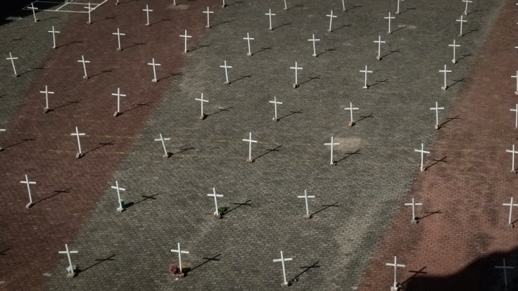 Mehr als 4000 Menschenleben forderte die Corona-Pandemie an einem Tag in Brasilien. P1 trifft auch junge Menschen schwer. Epidemiologen warnen vor einer Verbreitung der gefährlichen Variante.