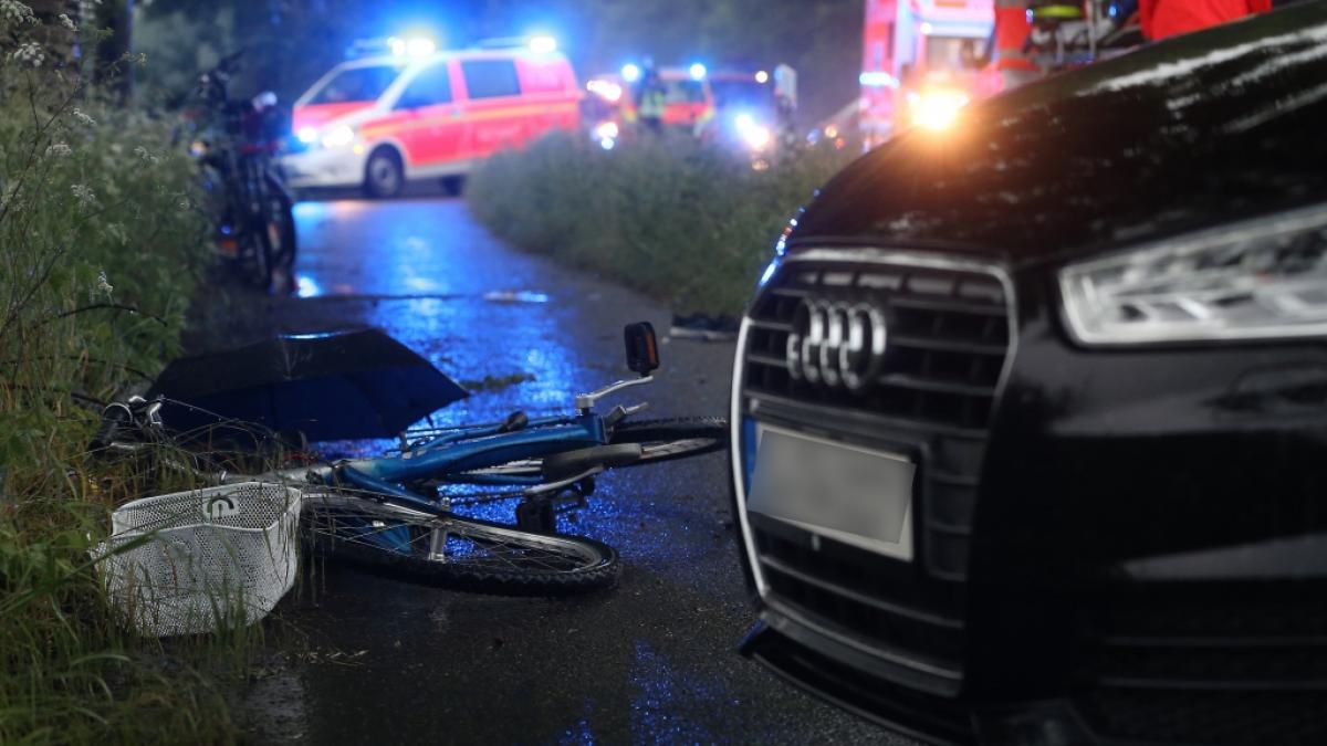 Nach einem Blitzeinschlag ist ein Kind mit seinem Fahrrad in D&uuml;sseldorf gest&uuml;rzt. (Foto)