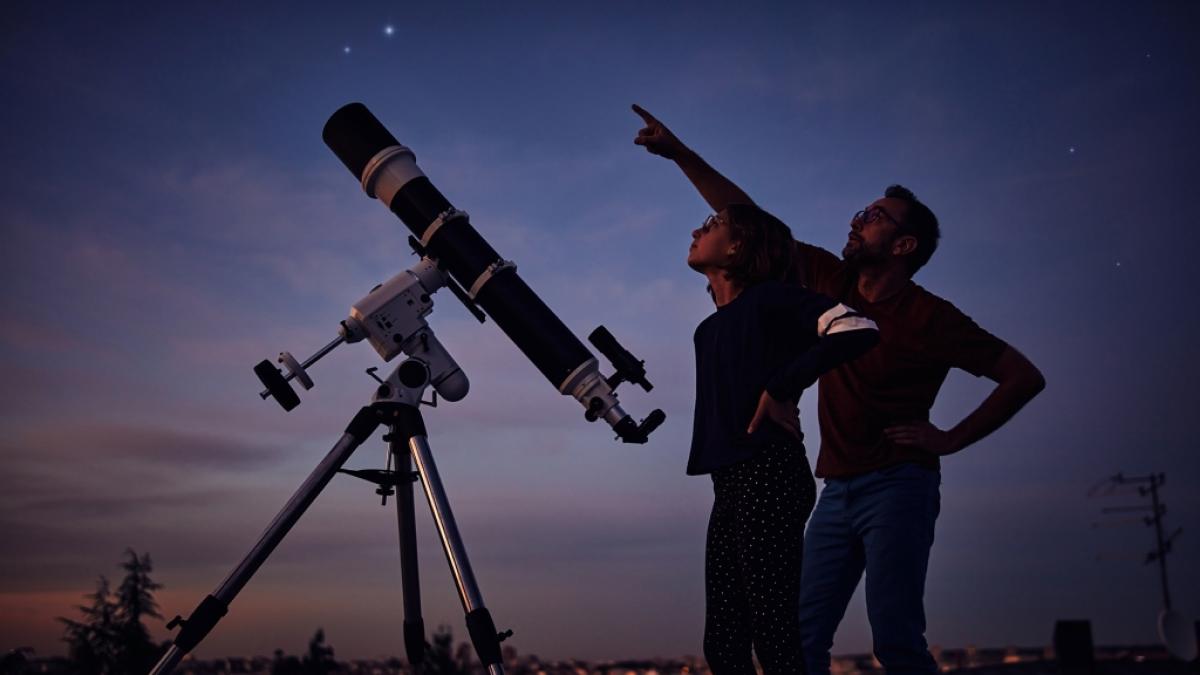 Im Oktober gibt es neben einem Vollmond auch eine partielle Mondfinsternis am Himmel zu bestaunen. (Foto)