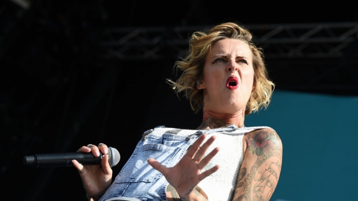 Jennifer Weist setzt sich im Song