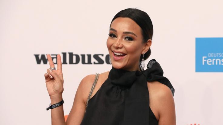 Verona Pooth erinnert sich mit einem heißen Busen-Blitzer an die guten alten Zeiten im TV zurück.