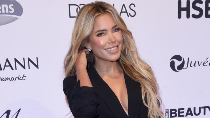 Sylvie Meis verwöhnte ihre Instagram-Fans mit einem pitschnassen Bikini-Kracher am Strand von Saint-Tropez.
