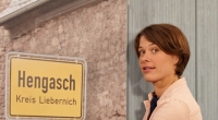 Meike Droste hat sich als biedere Dorfpolizistin Bärbel Schmied in 