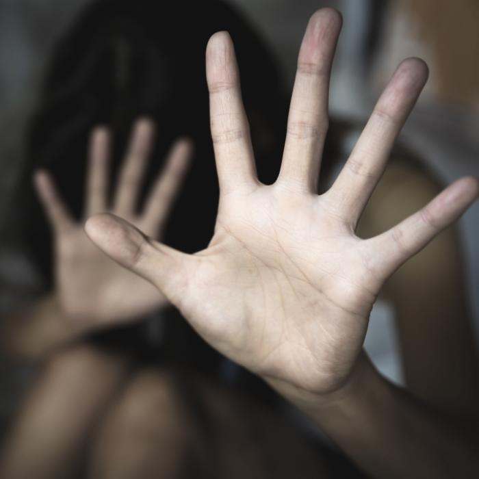 Mädchen (6) zu Tode vergewaltigt und auf Straße aufgebahrt