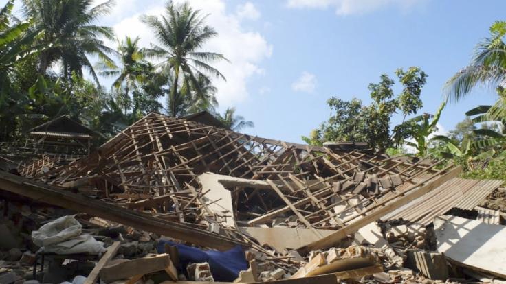 Bei einem Erdbeben vor Lombok sind mindestens 90 Menschen ums Leben gekommen.
