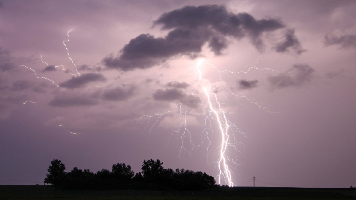 Der DWD hat eine Gewitter-Warnung herausgegeben (Symbolbild). (Foto)