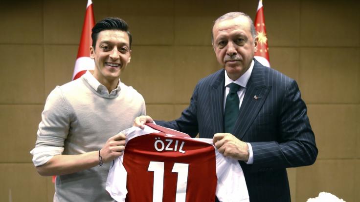 Im Mai hatte sich Mesut Özil mit dem Türkei-Präsidenten Erdogan getroffen.