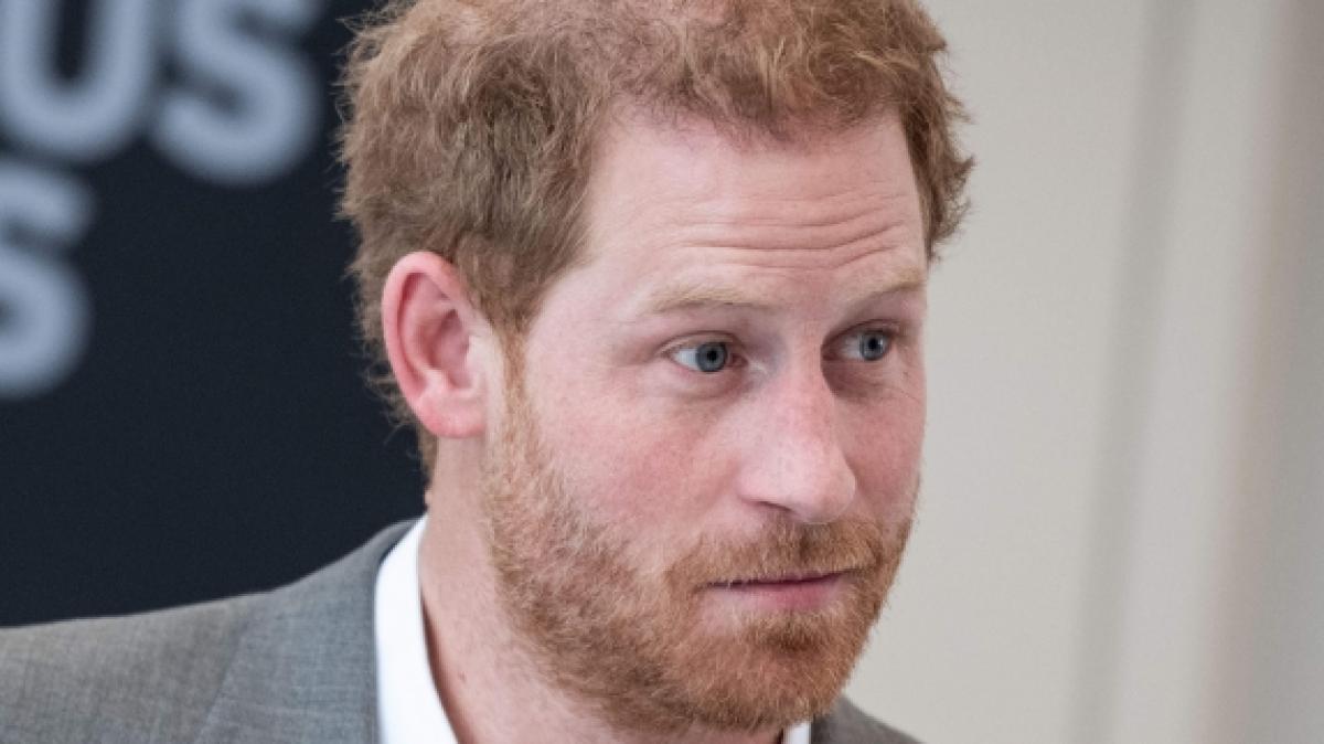 Da guckt Prinz Harry ganz sch&ouml;n bedr&ouml;ppelt aus der W&auml;sche: Der Herzog von Sussex k&ouml;nnte nach einer un&uuml;berlegten Drogenbeichte bald sein US-Visum los sein. (Foto)
