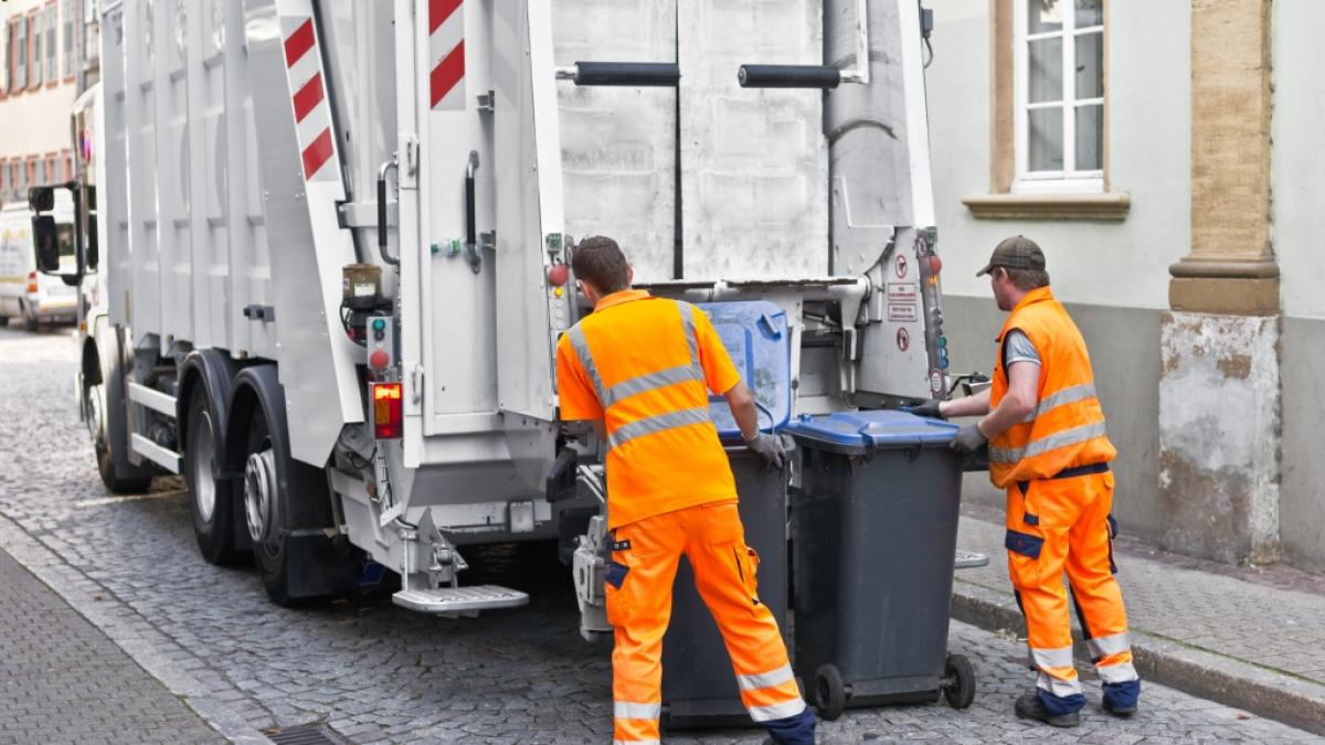 Im baden-w&uuml;rttembergischen Uhingen ist eine Seniorin von einem M&uuml;llwagen &uuml;berrollt und t&ouml;dlich verletzt worden (Symbolbild). (Foto)