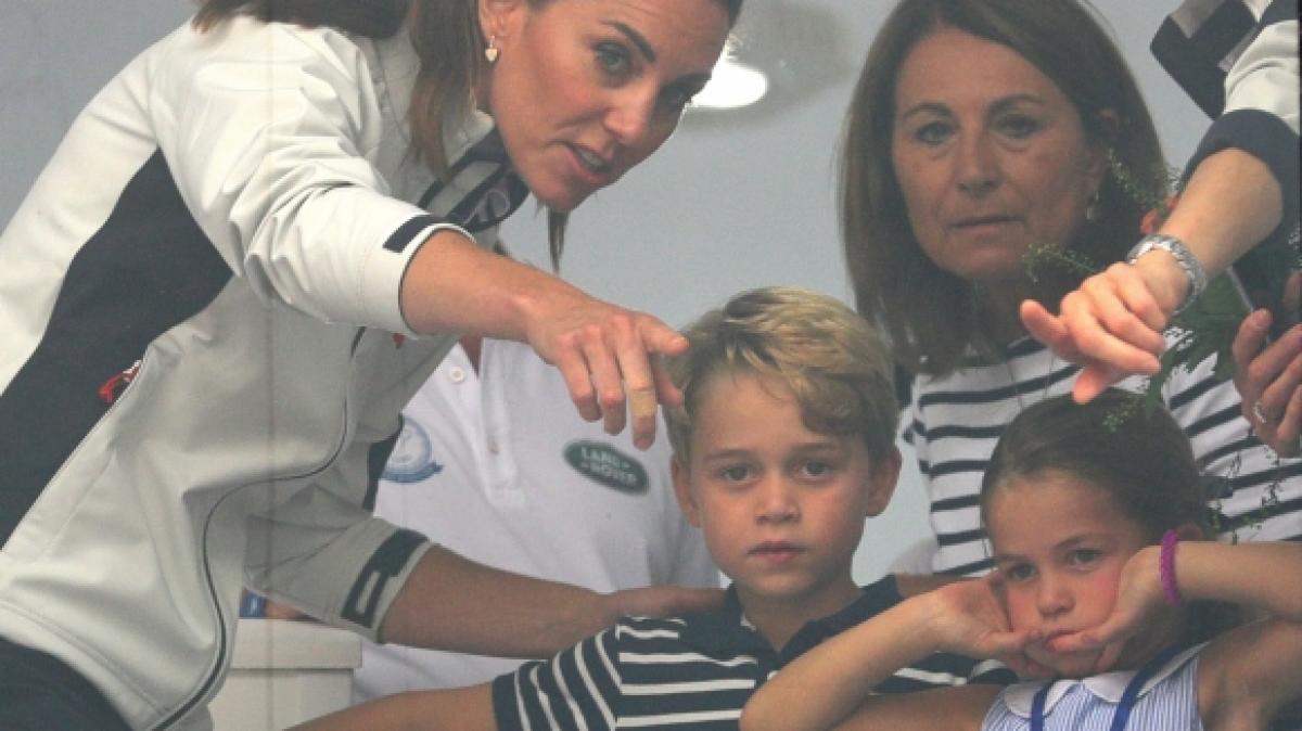 Kate Middleton (li.) hat alle H&auml;nde voll zu tun, ihre Racker Prinz George und Prinzessin Charlotte im Zaum zu halten. (Foto)