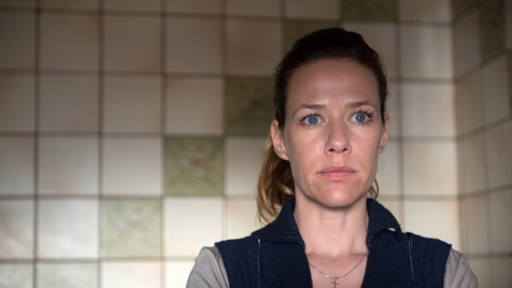 Jutta (Alexandra Neldel) macht sich Sorgen, dass ihr Vater alte Wunden wieder aufreißt.