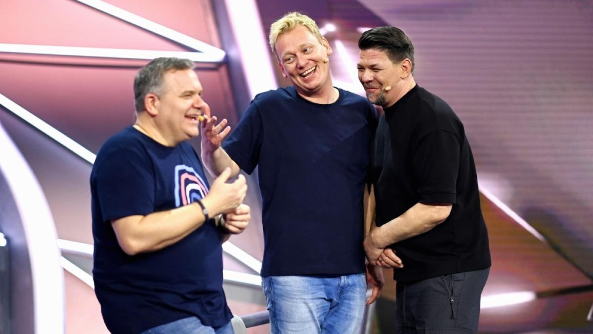 Nicht alle Zuschauer zeigten sich begeistert von Elton, Jens "Knossi" Knossalla und Tim M&auml;lzer. (Foto)