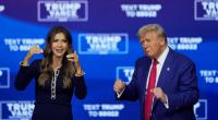 Eine Reihe haarsträubender Fehltritte kostete Kristi Noem ihren Job als US-Heimatschutzministerin - nicht mal First Lady Melania Trump konnte Noem vor dem Absturz bewahren.