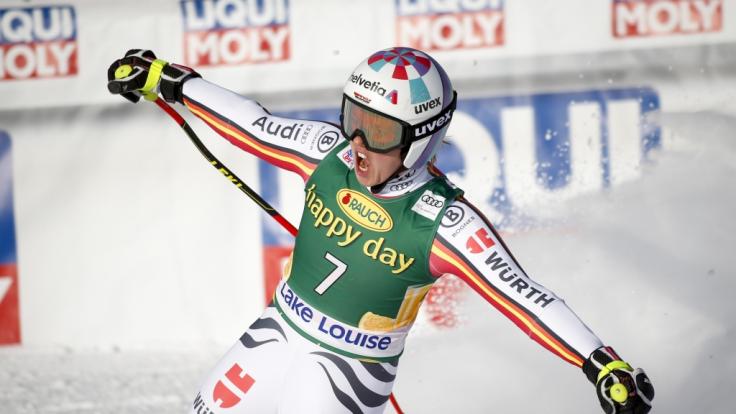 Viktoria Rebensburg freut sich über ihren Triumph.
