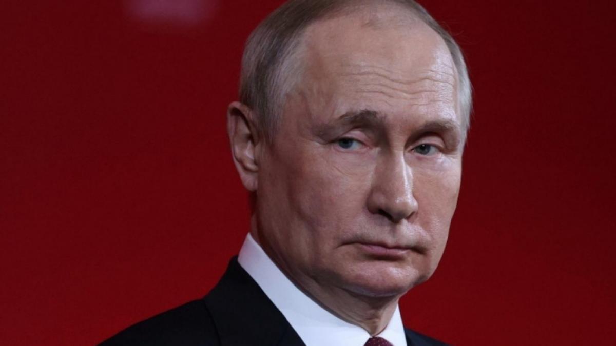 Die Nachrichten des Tages auf news.de:&nbsp;Wladimir Putin au&szlig;er sich: Putin-Masseur flieht Hals &uuml;ber Kopf - 4 Tage sp&auml;ter ist sein Sohn tot (Foto)