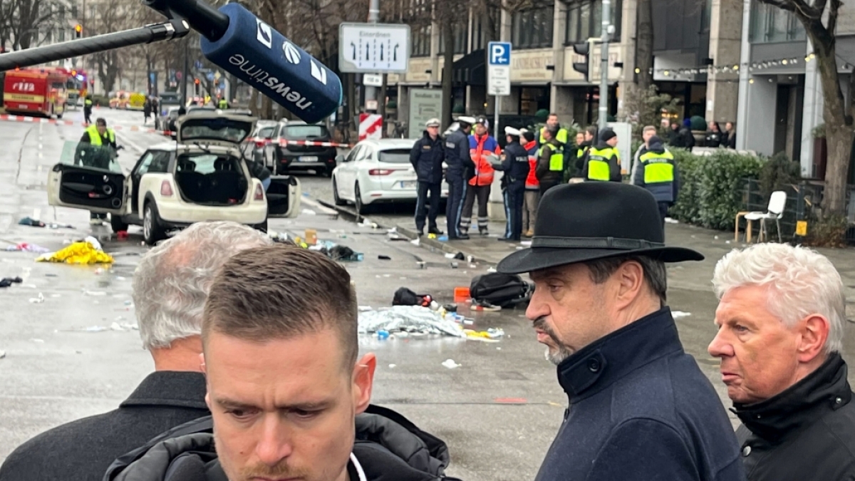 F&uuml;r seine Selbstinszenierung nach dem mutma&szlig;lichen Anschlag in der M&uuml;nchner Innenstadt ist CSU-Chef Markus S&ouml;der heftig beschimpft worden. (Foto)