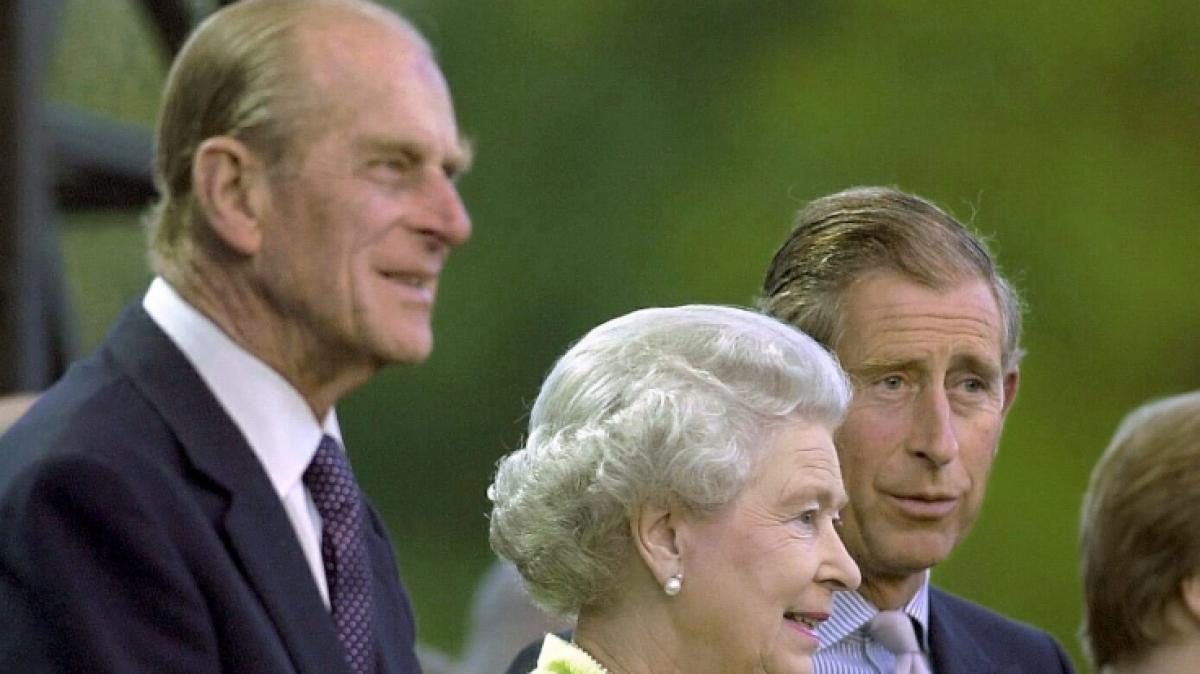Daran konnte auch die Queen nichts &auml;ndern: Das Verh&auml;ltnis zwischen Prinz Philip und Prinz Charles soll nicht gerade zum Besten stehen. (Foto)