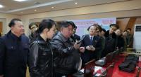 Kim Jong Un (Mitte) neben seiner Tochter in einer nordkoreanischen Munitionsfabrik.