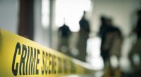 Eine 29-Jährige musste sterben, weil ein Mann von einem Hochhaus sprang und auf sie stürzte.