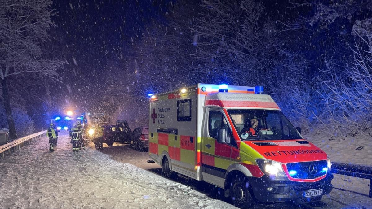 Deutschland versinkt im Schnee-Chaos. (Foto)